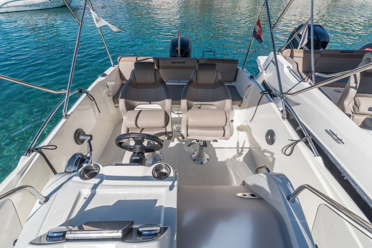 Quicksilver 675 | Open