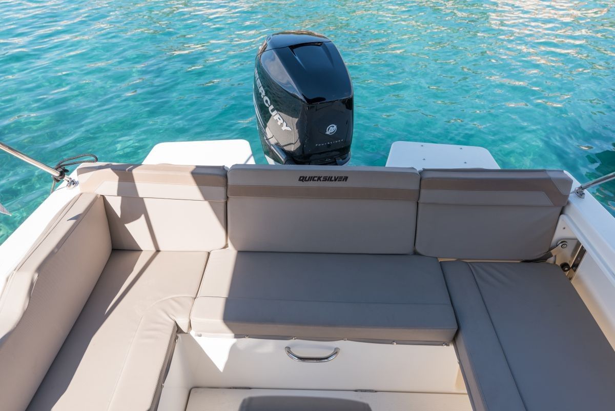 Quicksilver 755 | Sundeck