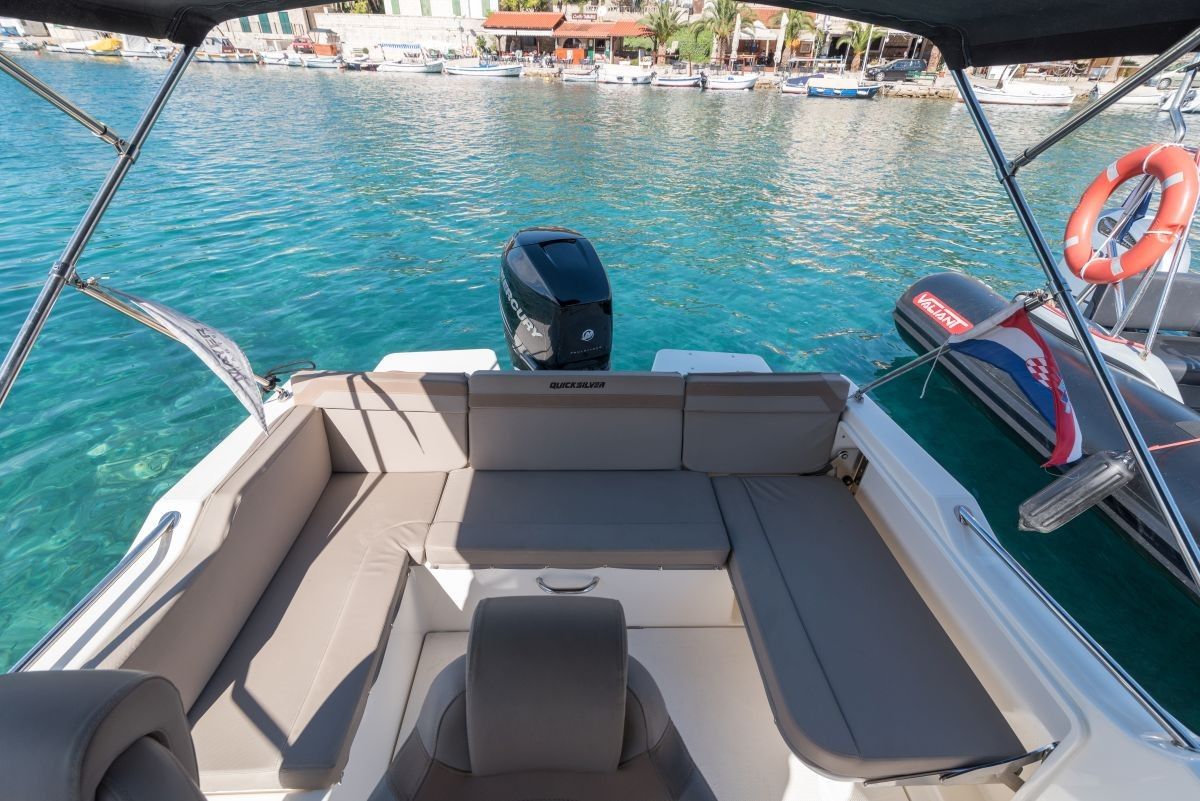 Quicksilver 755 | Sundeck