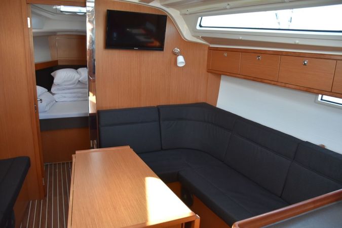 Bavaria Cruiser 37 | Julia 1