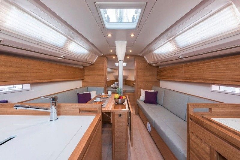 Salona 380 | Navis Celere