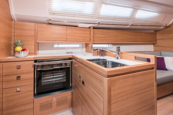 Salona 380 | Navis Celere