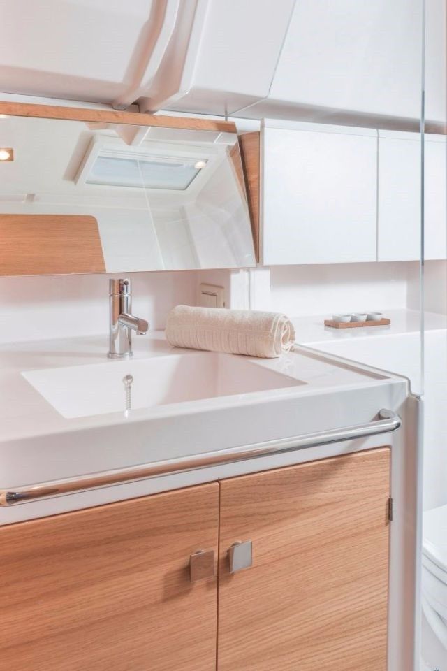 Salona 380 | Navis Celere