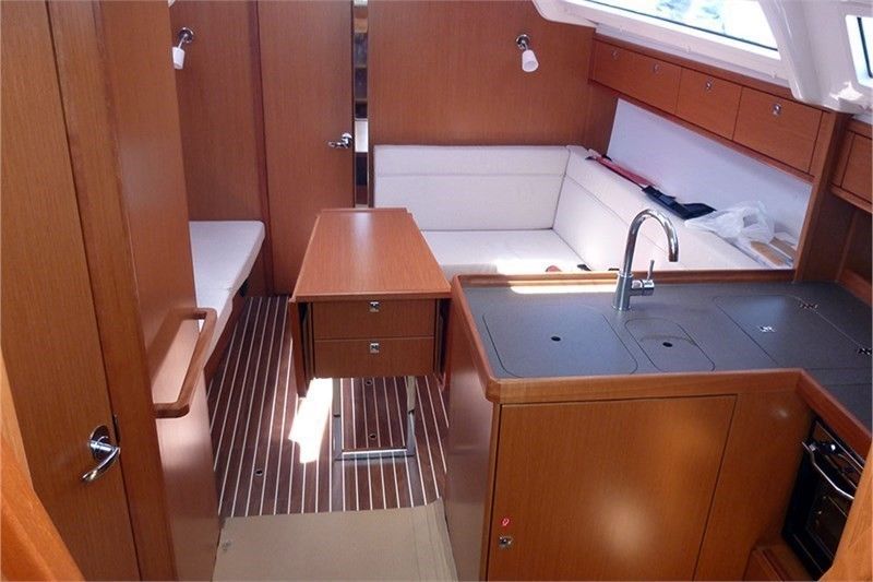Bavaria Cruiser 37 | Alena