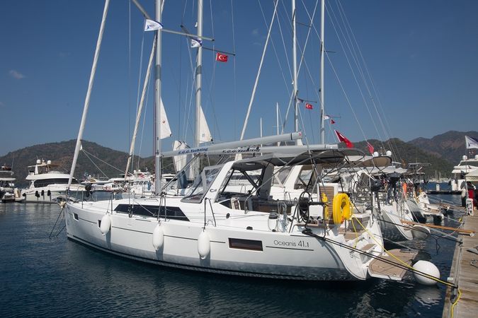 Beneteau Oceanis 41.1 | Friends