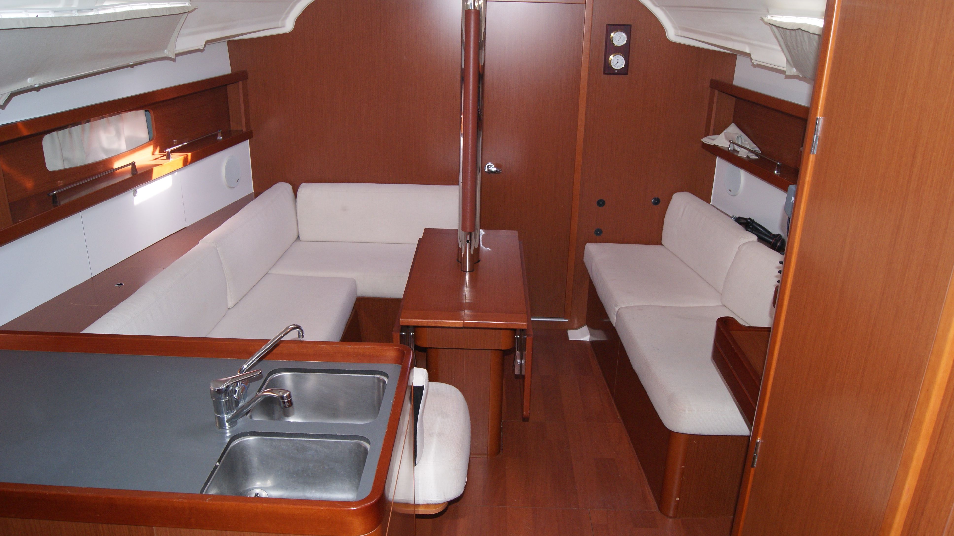 Beneteau Oceanis 37 | Julie