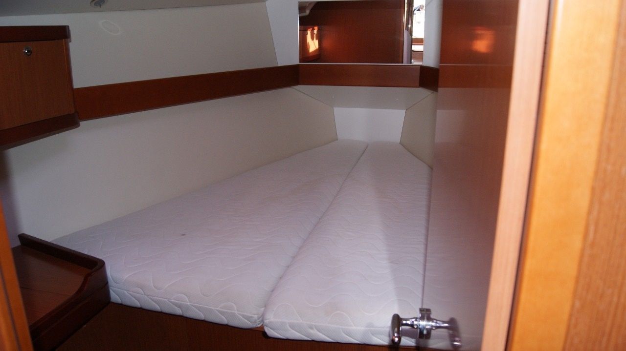 Beneteau Oceanis 37 | Julie