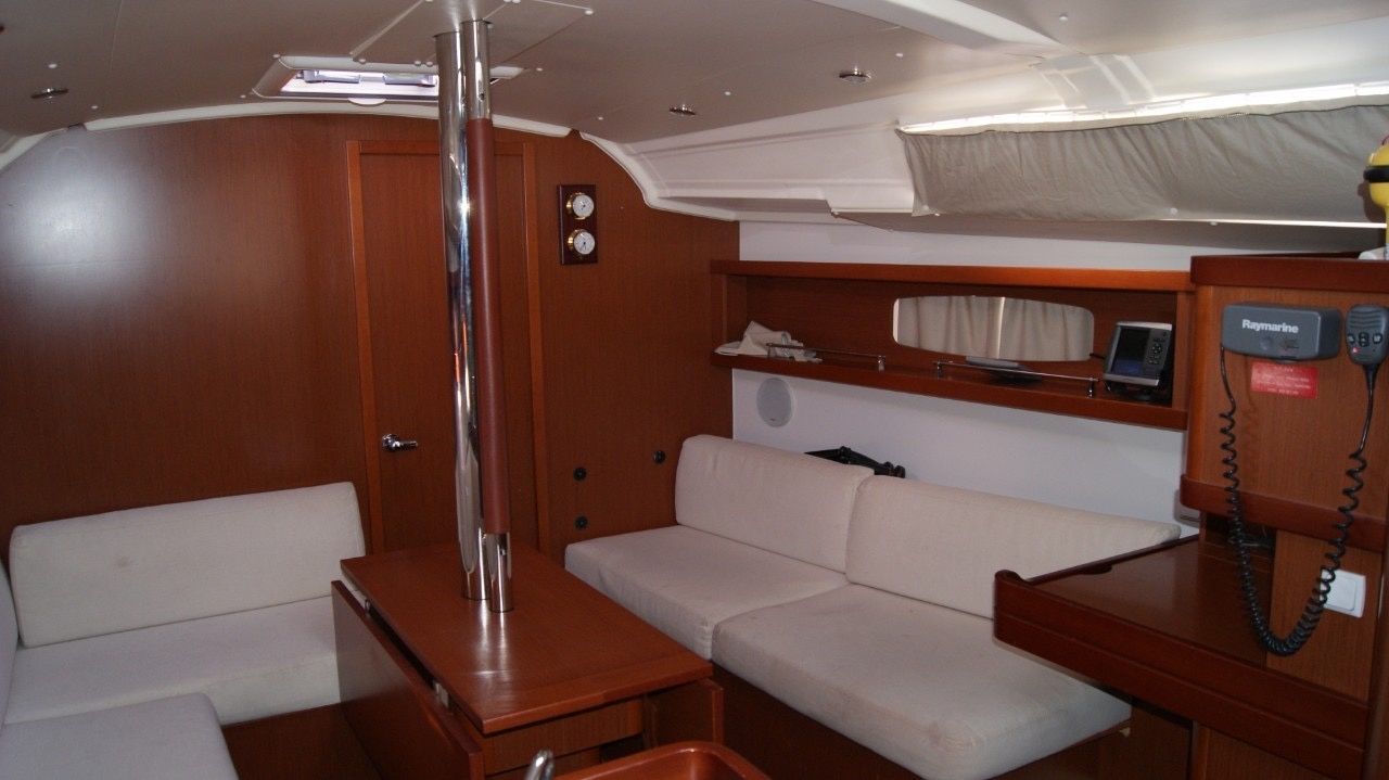 Beneteau Oceanis 37 | Julie