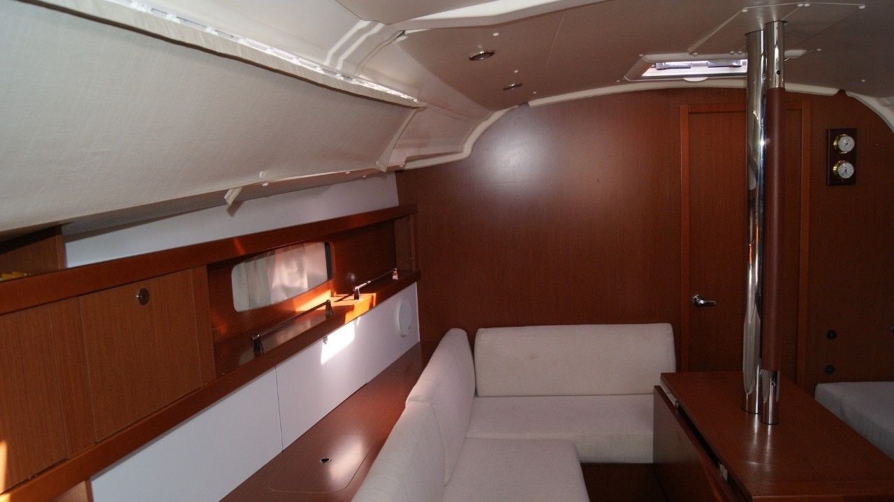 Beneteau Oceanis 37 | Julie