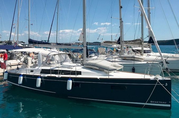 Beneteau Oceanis 38.1 | Baby Dory