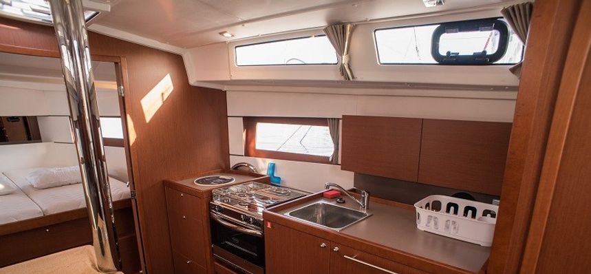 Beneteau Oceanis 38 | Sirina
