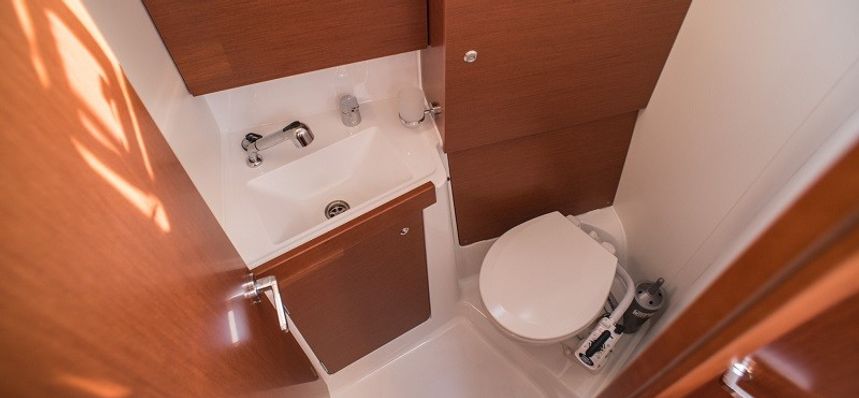 Beneteau Oceanis 38 | Sirina