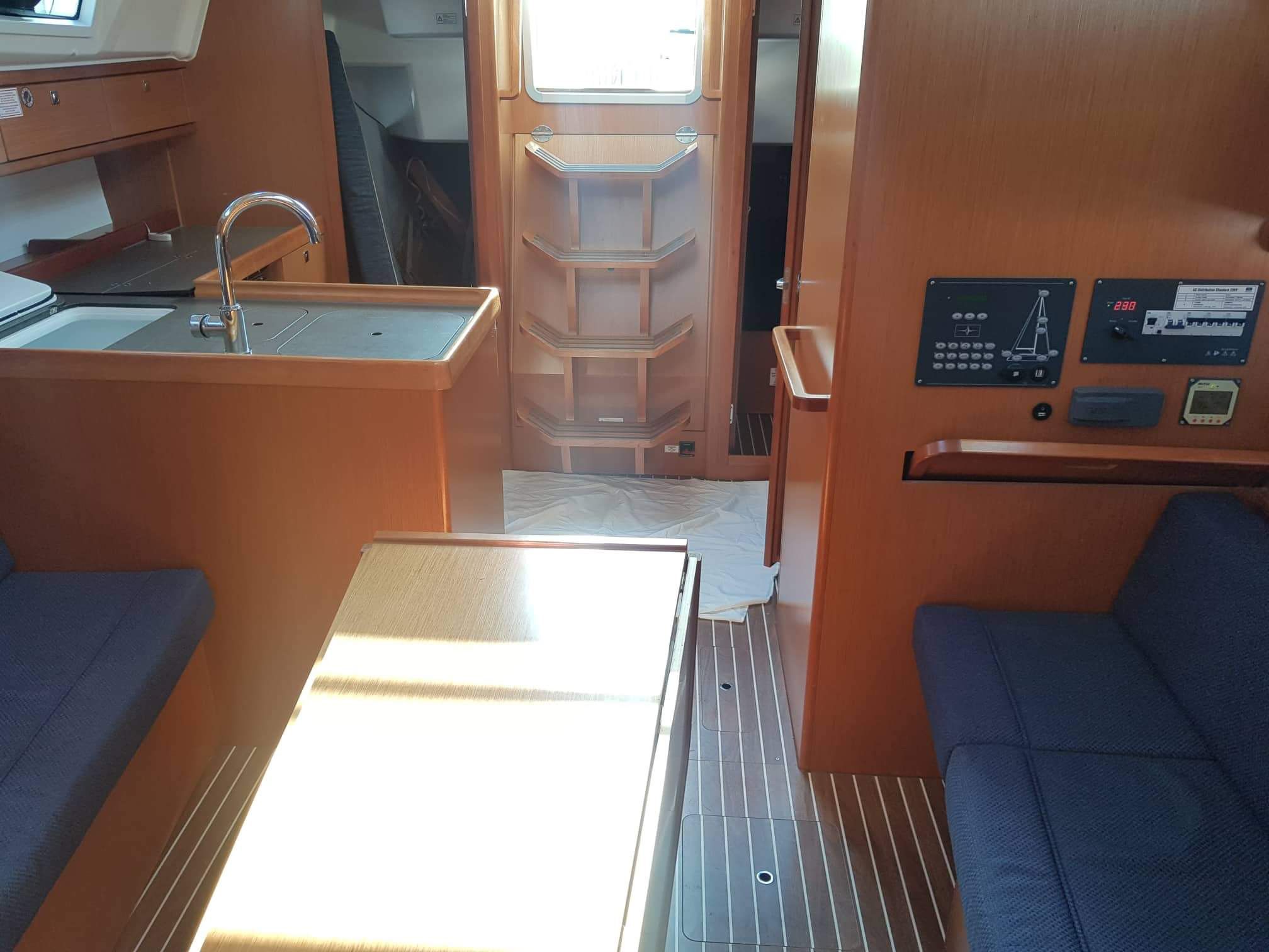 Bavaria Cruiser 37 | Nenemia