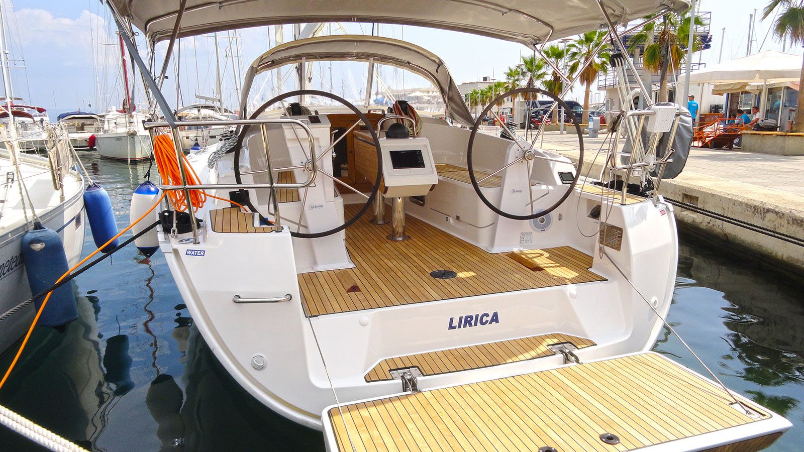Bavaria Cruiser 37 | Lirica
