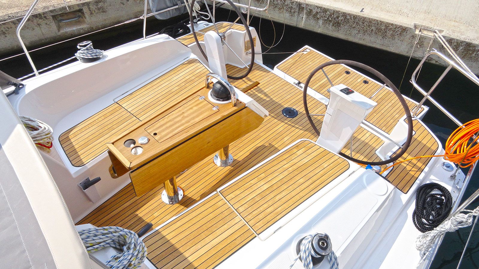 Bavaria Cruiser 37 | Lirica