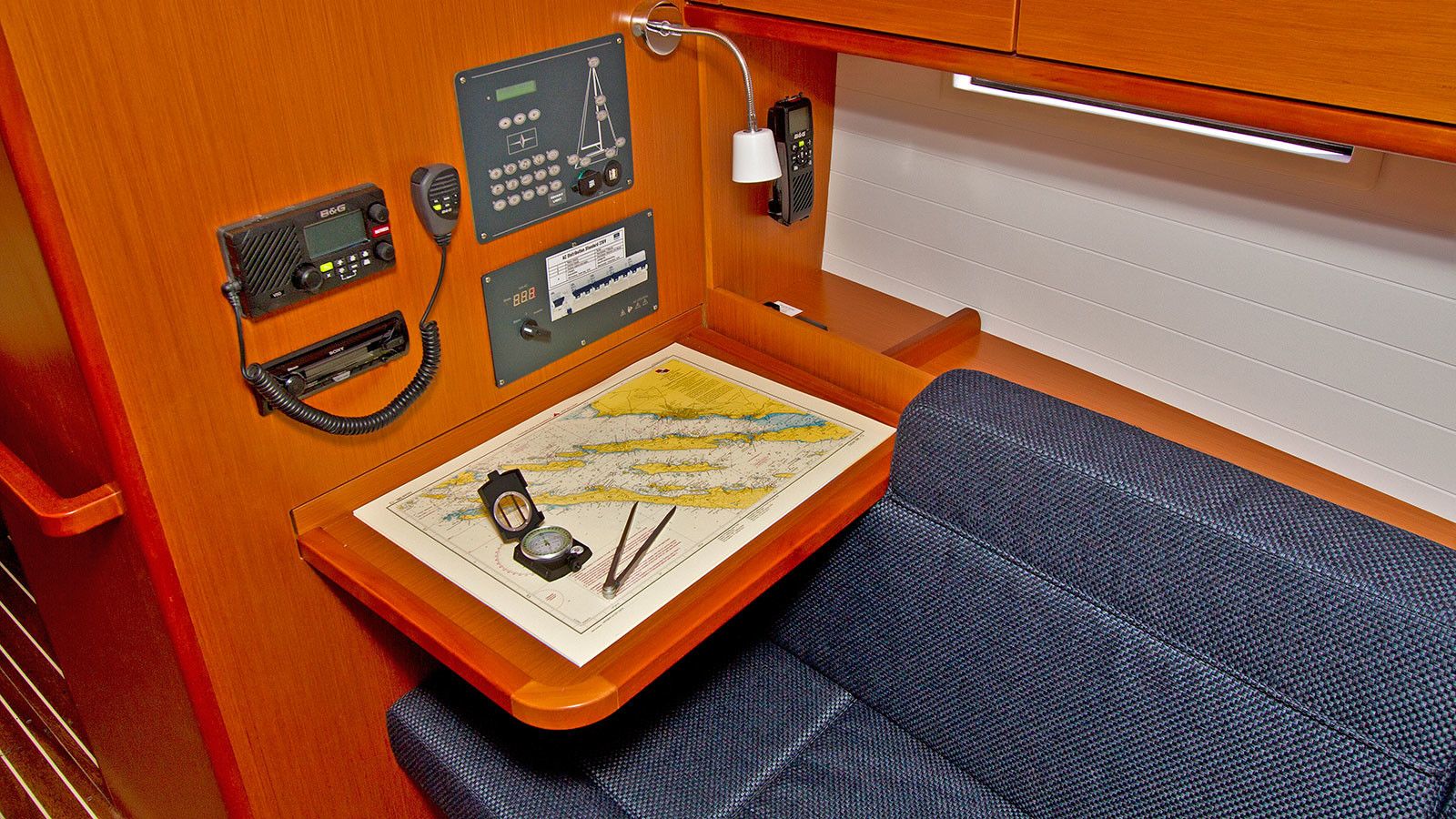 Bavaria Cruiser 37 | Lirica