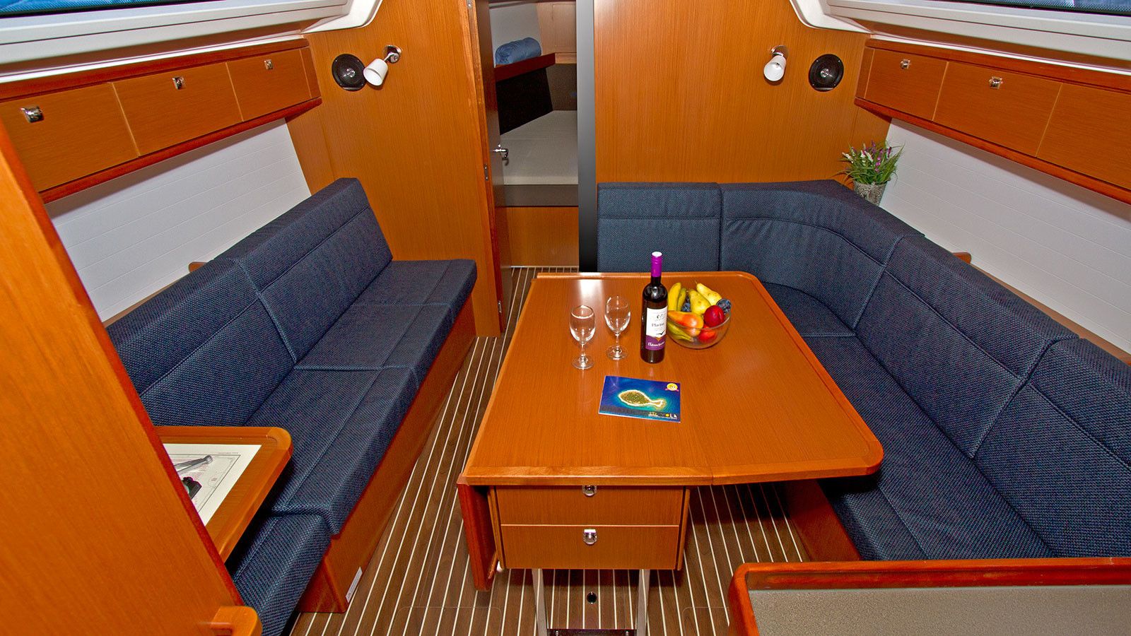 Bavaria Cruiser 37 | Lirica