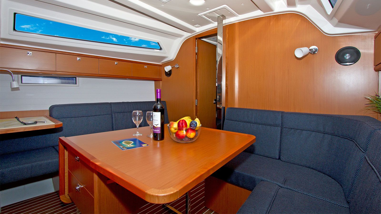 Bavaria Cruiser 37 | Lirica