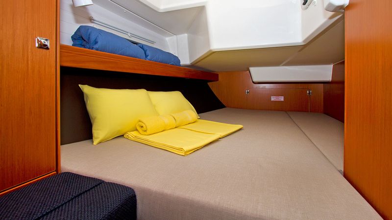 Bavaria Cruiser 37 | Lirica