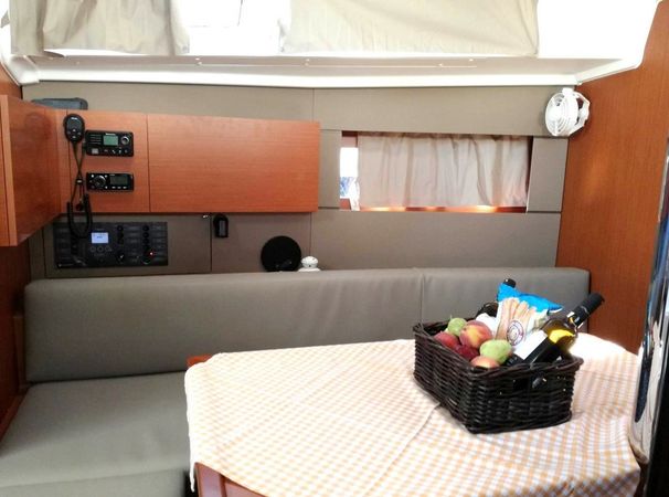 Beneteau Oceanis 38 | Zeus