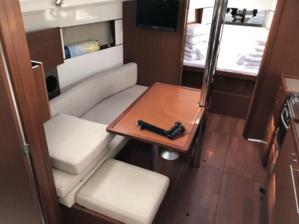 Beneteau Oceanis 38.1 | Nirvana