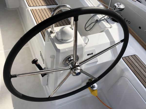Beneteau Oceanis 38.1 | Simple Minds