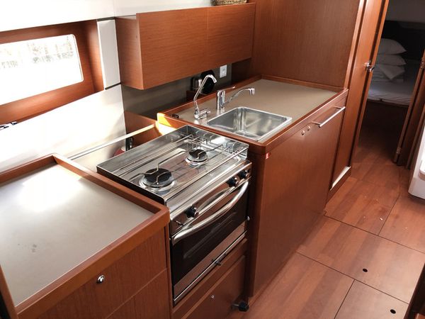 Beneteau Oceanis 38.1 | Simple Minds