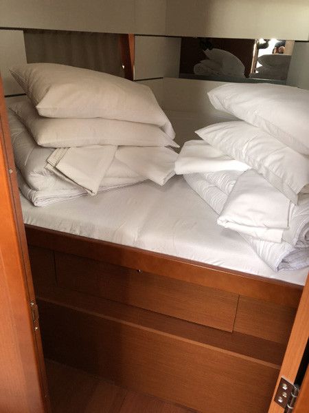 Beneteau Oceanis 38.1 | Simple Minds