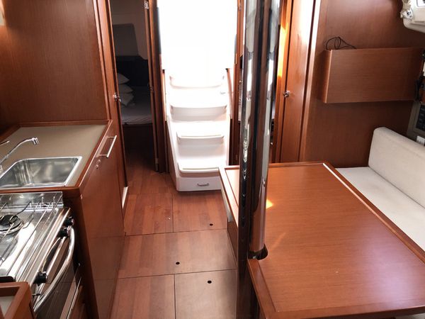 Beneteau Oceanis 38.1 | Simple Minds