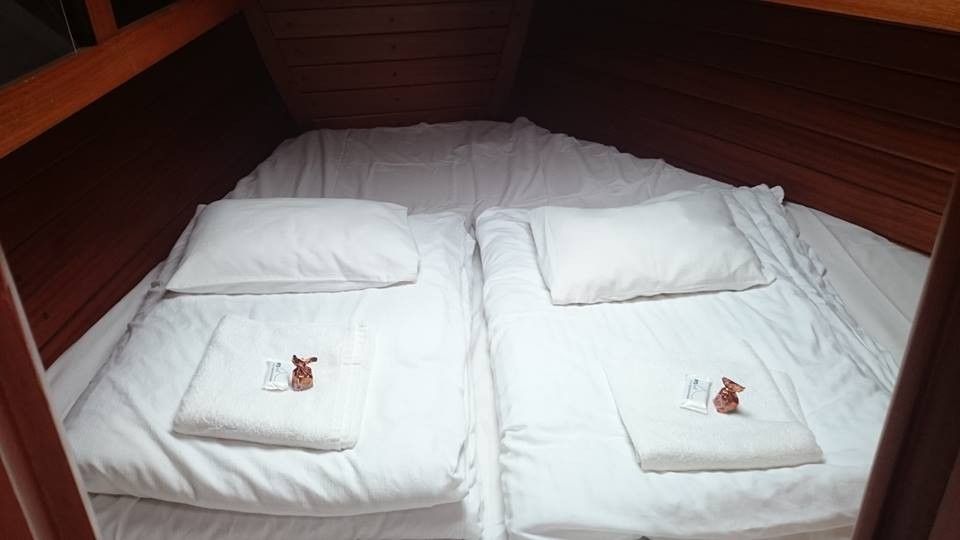 Enter 385 C | Salamon Király