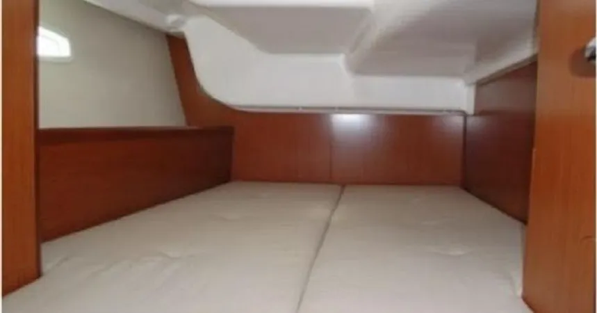 Beneteau Oceanis 40 | Galaxy7