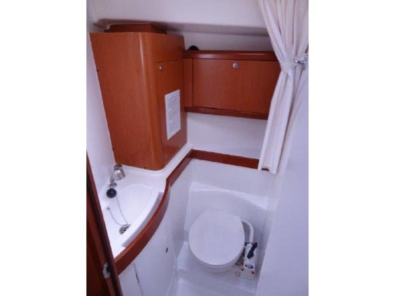 Beneteau Oceanis 40 | Galaxy8