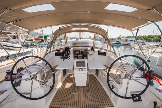 Jeanneau Sun Odyssey 449 | Top Smile