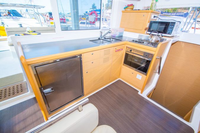 Lagoon 421 | Traviata