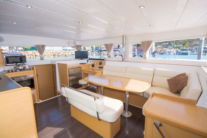 Lagoon 421 | Traviata