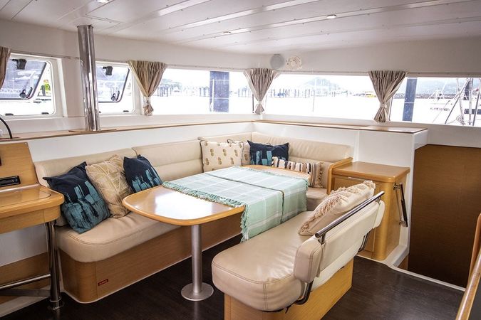 Lagoon 421 | Traviata