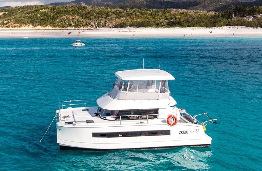 Fountaine Pajot MY 37 | Pluton