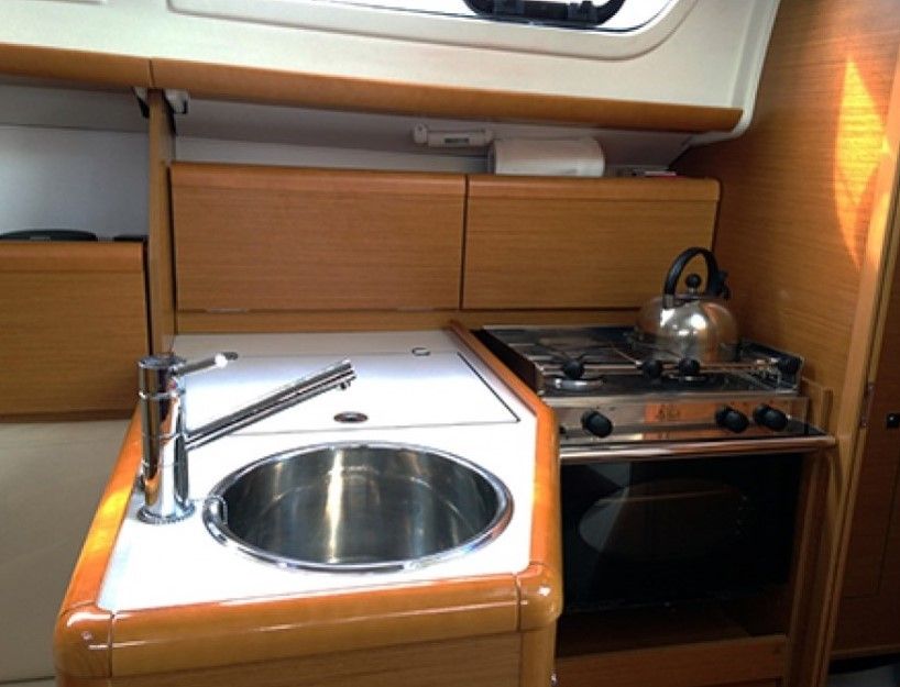 Jeanneau Sun Odyssey 30i | Happy Day