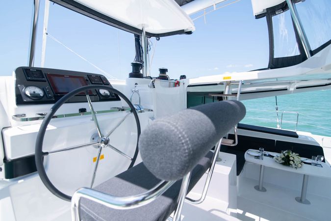 Lagoon 42 | Cloud Dancer