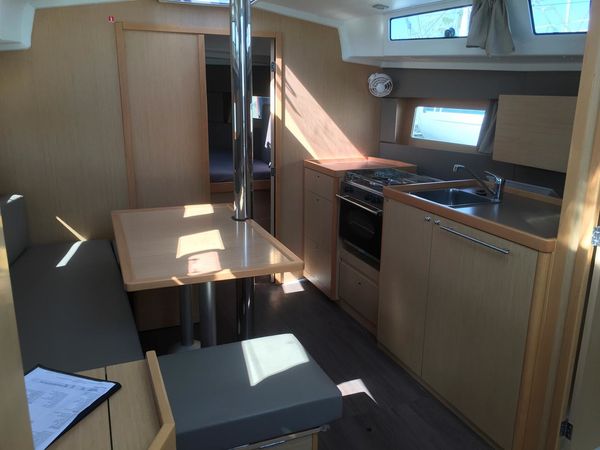 Beneteau Oceanis 38.1 | Hinatea
