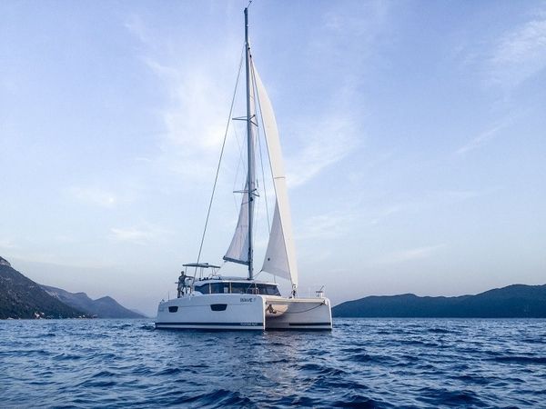 Fountaine Pajot Astrea 42 | Wave