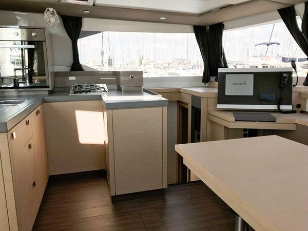Fountaine Pajot Astrea 42 | Wave