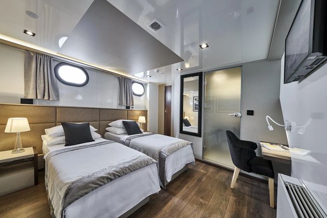 Custom Built 33 | Rara Avis