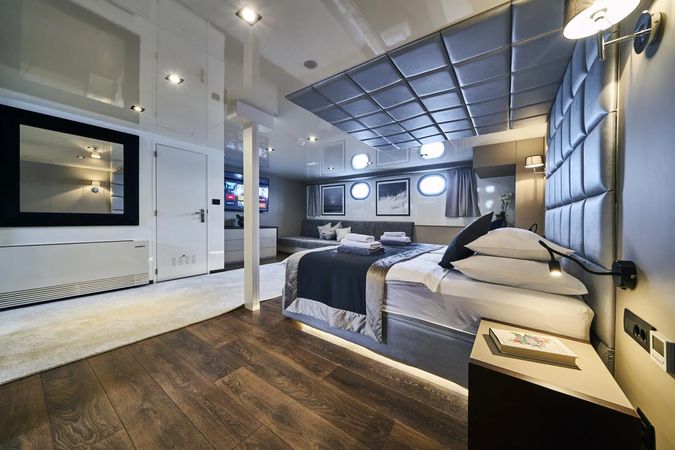 Custom Built 33 | Rara Avis