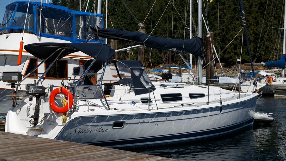 Sailing Yacht Hunter 33 Nuestro Casa For Rent Canada Boataround