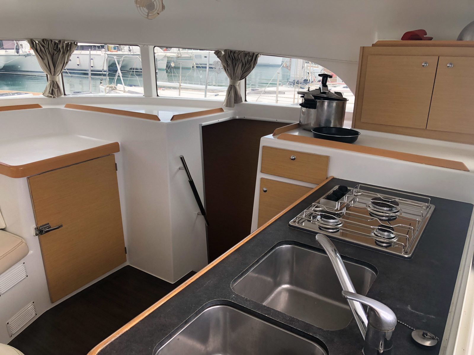 Lagoon 380 S2 | Comic Strip