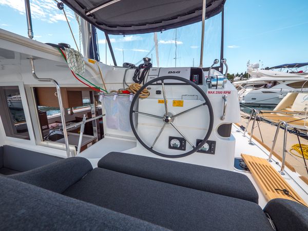 Lagoon 40 | Blue Eyes