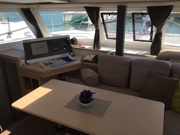 Fountaine Pajot Lucia 40 | Nala