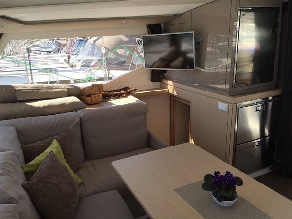 Fountaine Pajot Lucia 40 | Nala