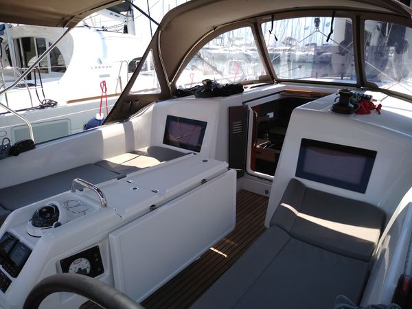 Jeanneau Sun Odyssey 410 | Aquaholic